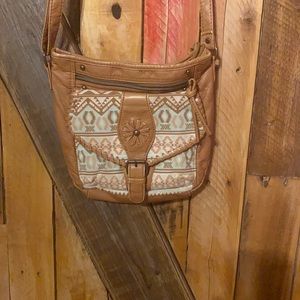 Saddle blanket detail cross body